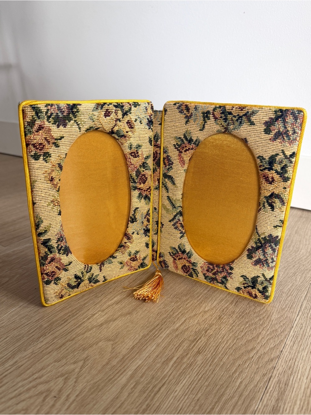 Vintage Floral Tapestry Double Folding Picture Frame w/ Tassel Display 5.5x7”